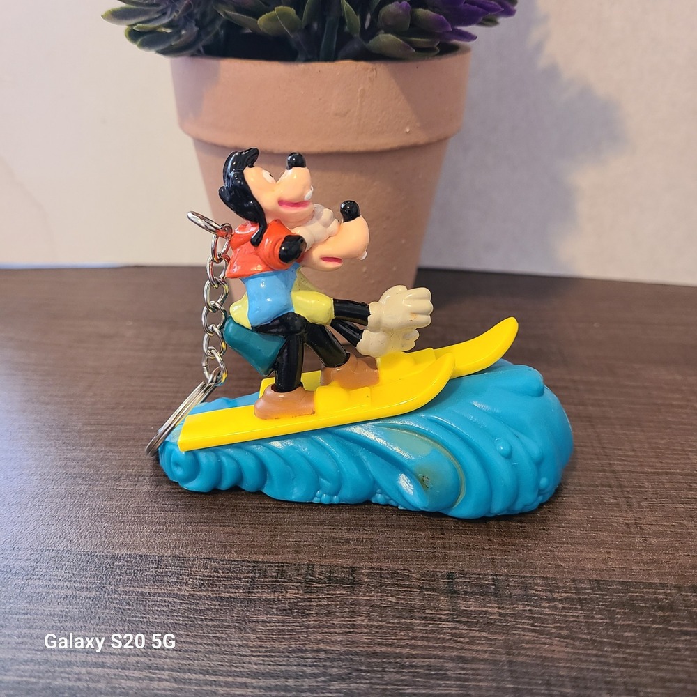 Disney Goofy Donald Duck Surfing Wave Keychain Toy Burger King Collectible